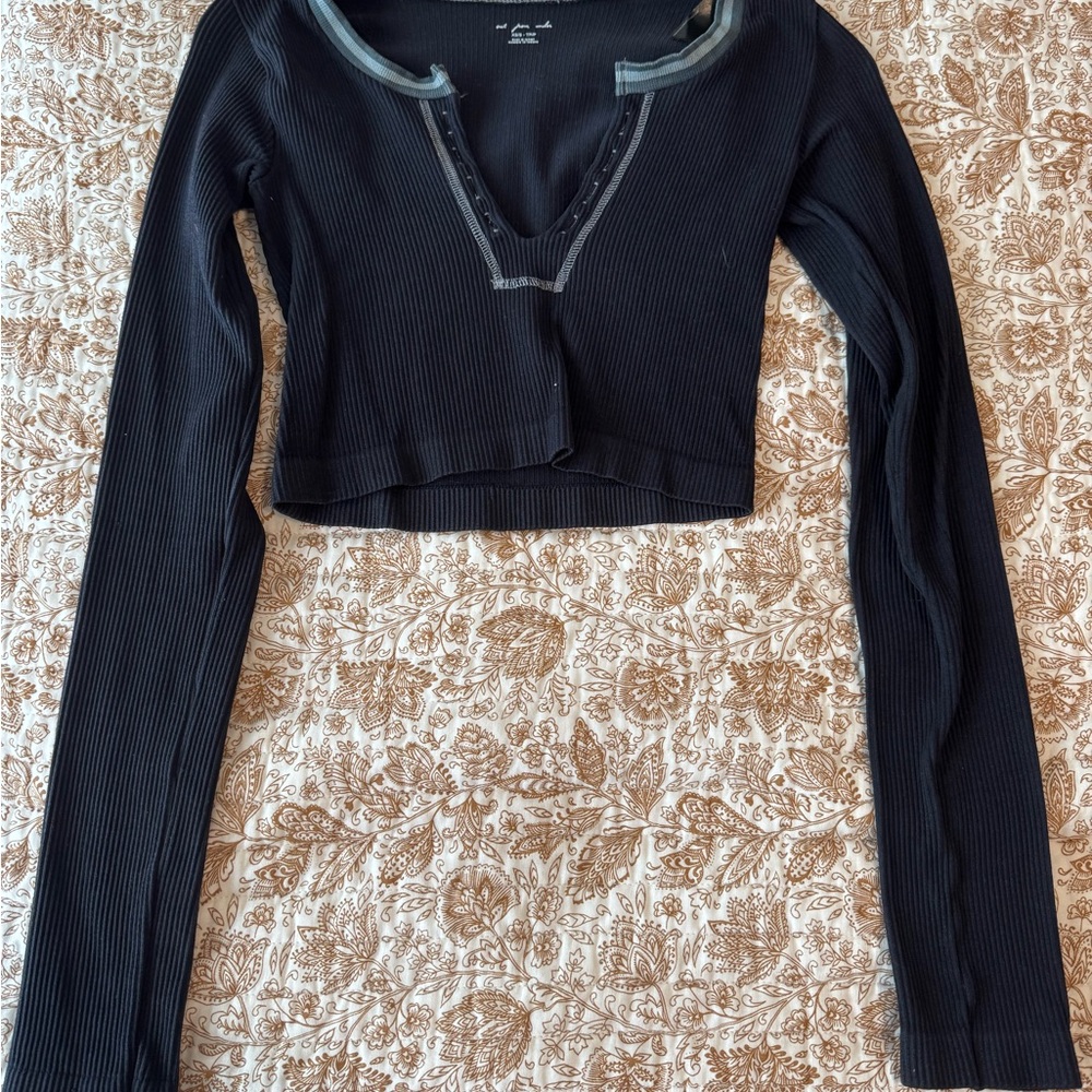 Black Long Sleeve Crop Top
